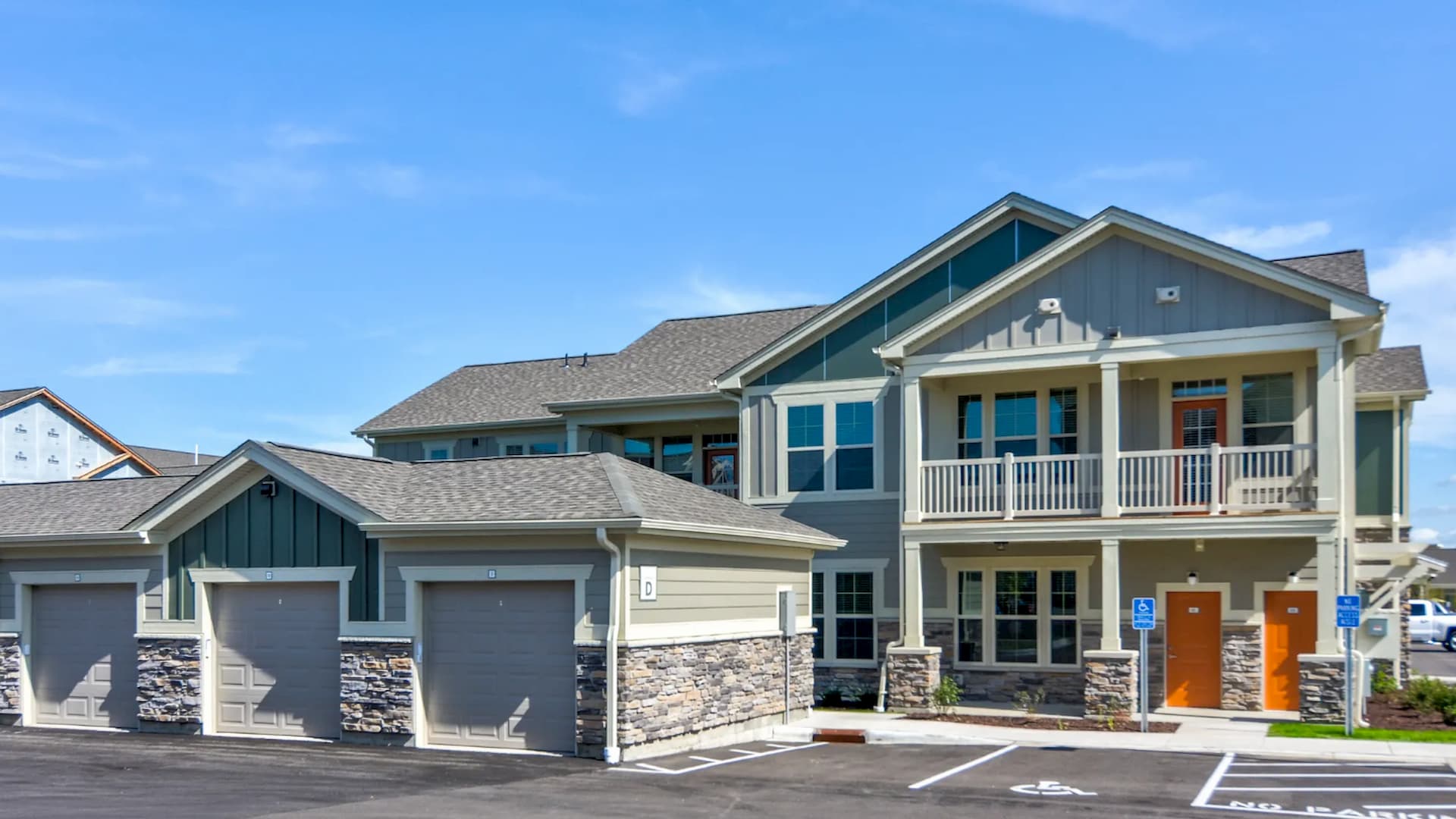 Photos of Springs at Cobblestone Lake in Apple Valley, Minnesota